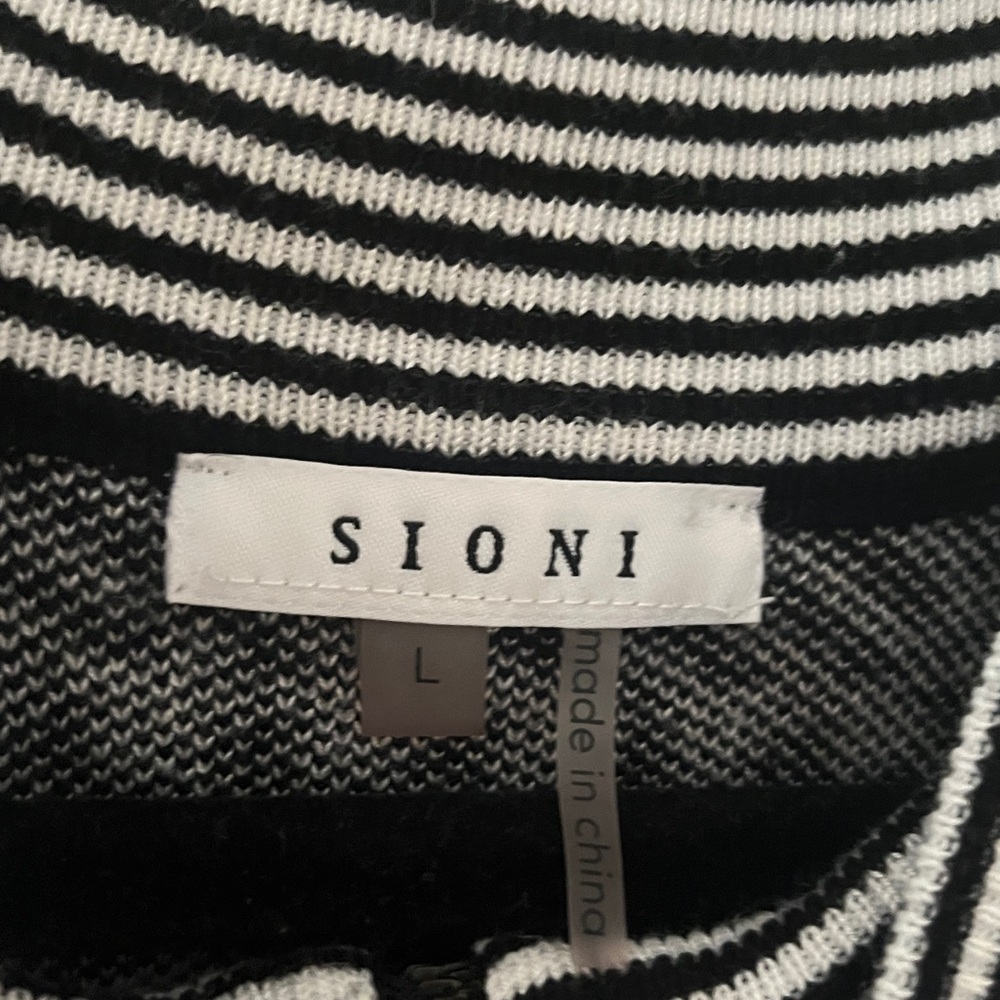 Sioni Black and White Geometric Cardigan - Picture 6 of 7